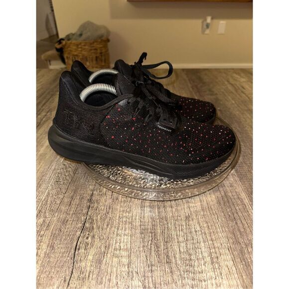 TYR Techknit Runners Size 9.5 Men’s Black and Red Splatter - Picture 1 of 10